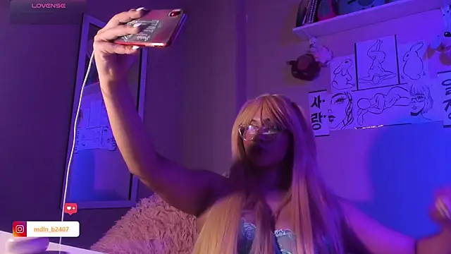 MadelineBenet online show from 27, 2, 2025