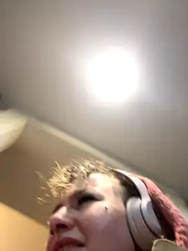 sluttysmiley online show from 14, 12, 2025