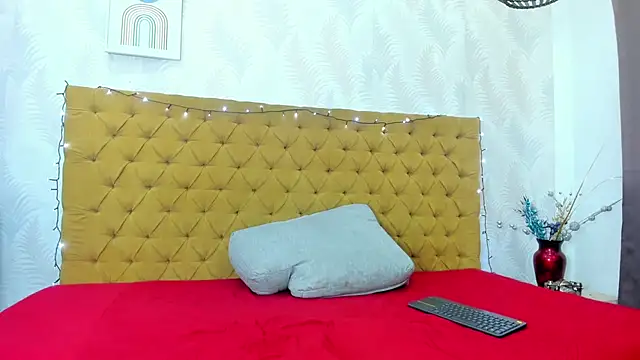 Snapshot of Melody_Megann chatting on 4, 1, 2025 Melody Megann online show from 4, 1, 2025