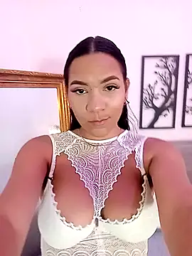 AmaraVelez online show from 8, 1, 2025