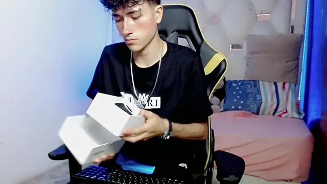 johnny cagee online show from 18, 12, 2025