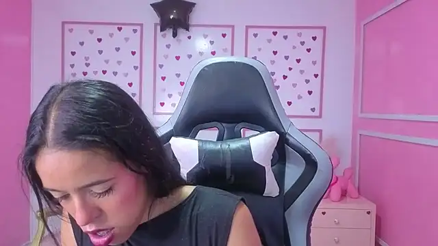 Snapshot of stephania_t chatting on 20, 10, 2025 stephania t online show from 20, 10, 2025