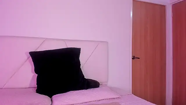 Snapshot of julz_03 chatting on 18, 10, 2025 julz 03 online show from 18, 10, 2025