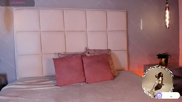 SaraMonroe1 online show from 8, 10, 2025