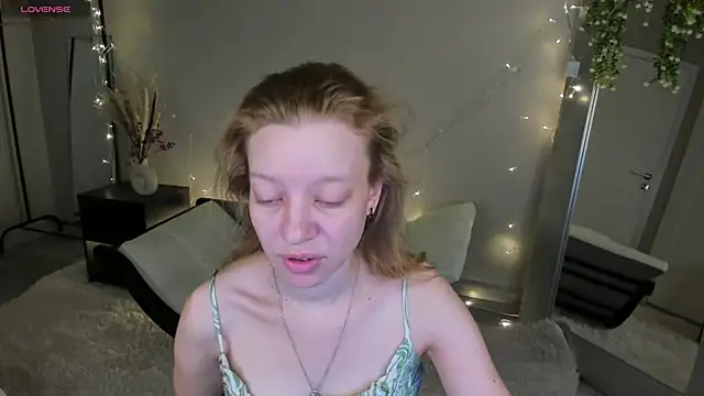 Snapshot of Michelle_Blond chatting on 7, 5, 2026 Michelle Blond online show from 7, 5, 2026