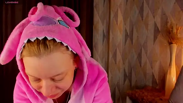 Snapshot of Michelle_Blond chatting on 18, 5, 2026 Michelle Blond online show from 18, 5, 2026