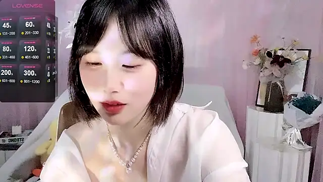 Snapshot of LaoSHI-999 chatting on 11, 3, 2025 LaoSHI-999 online show from 11, 3, 2025