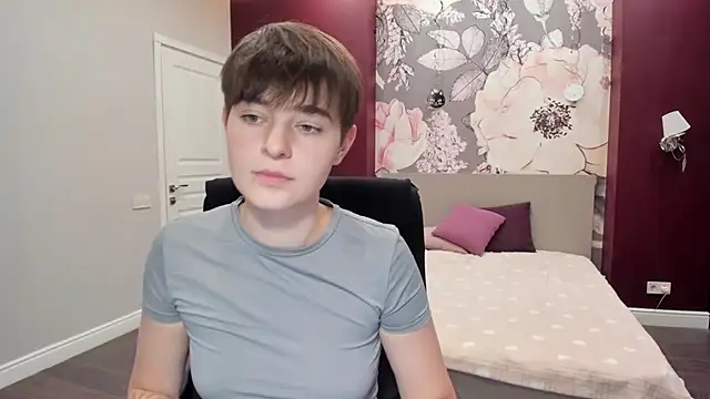 Snapshot of EmiliaYours chatting on 19, 9, 2025 EmiliaYours online show from 19, 9, 2025