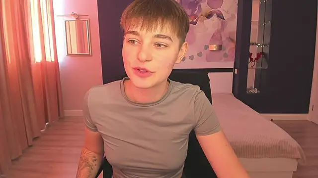 Snapshot of EmiliaYours chatting on 3, 10, 2025 EmiliaYours online show from 3, 10, 2025