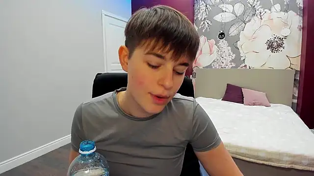 Snapshot of EmiliaYours chatting on 11, 10, 2025 EmiliaYours online show from 11, 10, 2025