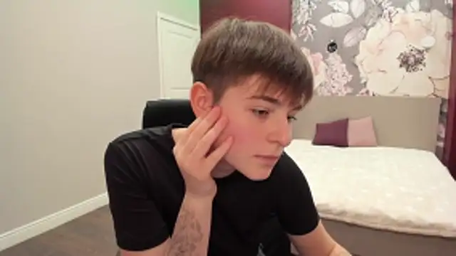 Snapshot of EmiliaYours chatting on 18, 10, 2025 EmiliaYours online show from 18, 10, 2025