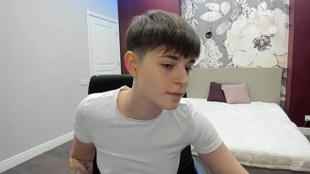 Snapshot of EmiliaYours chatting on 26, 10, 2025 EmiliaYours online show from 26, 10, 2025