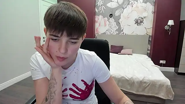 Snapshot of EmiliaYours chatting on 3, 11, 2025 EmiliaYours online show from 3, 11, 2025