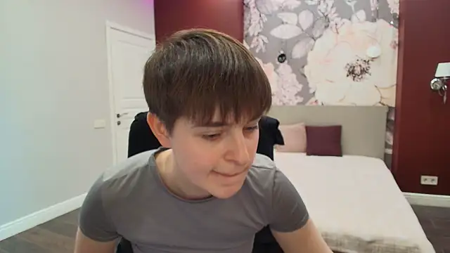 Snapshot of EmiliaYours chatting on 4, 4, 2026 EmiliaYours online show from 4, 4, 2026