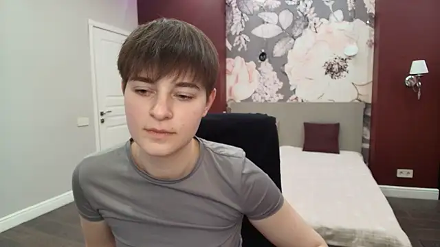 Snapshot of EmiliaYours chatting on 5, 4, 2026 EmiliaYours online show from 5, 4, 2026