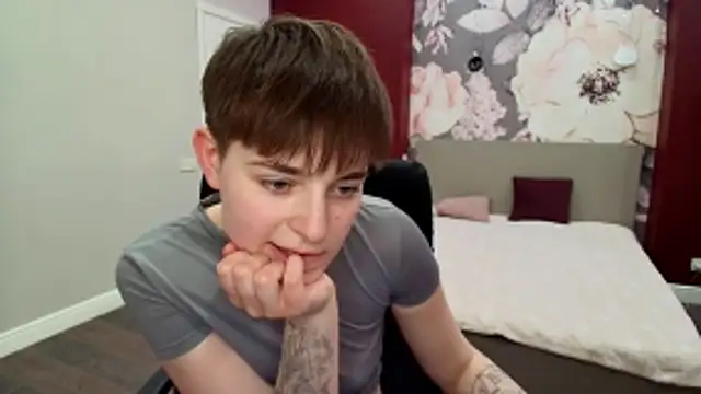 Snapshot of EmiliaYours chatting on 15, 4, 2026 EmiliaYours online show from 15, 4, 2026