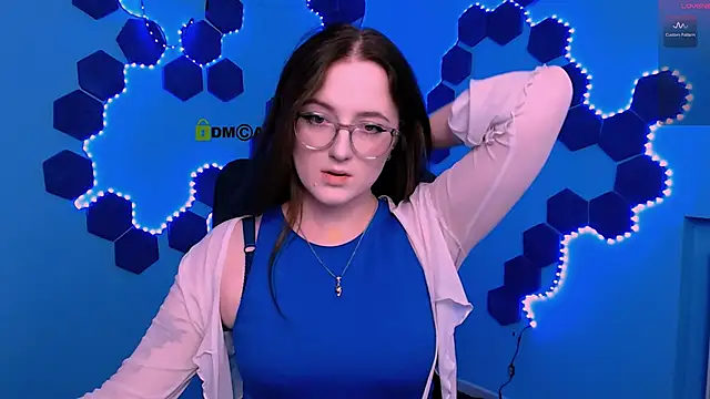 luna berryy online show from 2, 12, 2025