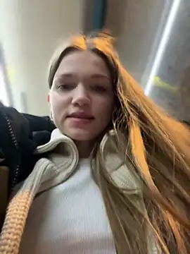 Snapshot of KitteCat chatting on 11, 12, 2024 KitteCat online show from 11, 12, 2024