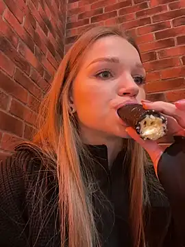 Snapshot of KitteCat chatting on 7, 1, 2025 KitteCat online show from 7, 1, 2025