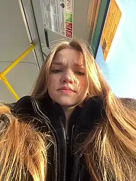 Snapshot of KitteCat chatting on 4, 2, 2025 KitteCat online show from 4, 2, 2025