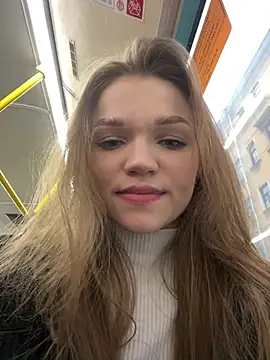 Snapshot of KitteCat chatting on 8, 3, 2025 KitteCat online show from 8, 3, 2025