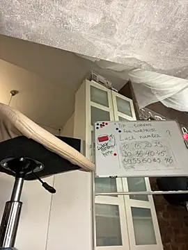 Snapshot of KitteCat chatting on 6, 10, 2025 KitteCat online show from 6, 10, 2025