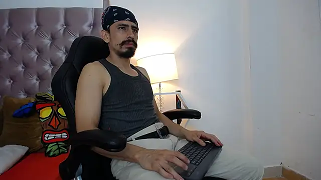 Snapshot of Sr_Magnus_ chatting on 3, 10, 2025 Sr Magnus  online show from 3, 10, 2025