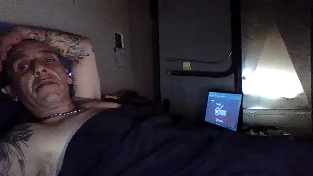 Snapshot of CandiedPompano chatting on 28, 10, 2025 CandiedPompano online show from 28, 10, 2025