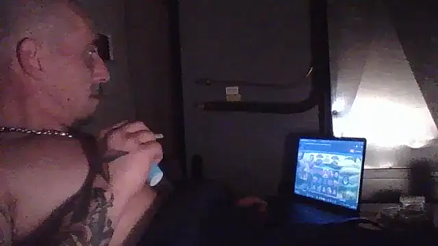 Snapshot of CandiedPompano chatting on 30, 10, 2025 CandiedPompano online show from 30, 10, 2025