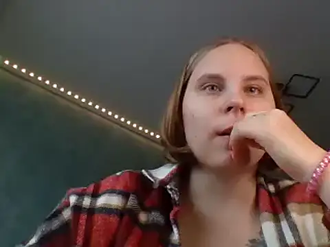 Snapshot of Thalia__Star chatting on 6, 12, 2024 Thalia  Star online show from 6, 12, 2024