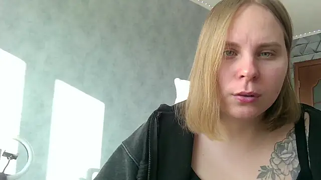 Snapshot of Thalia__Star chatting on 8, 2, 2025 Thalia  Star online show from 8, 2, 2025