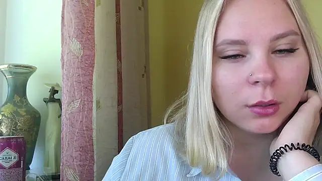 Snapshot of Thalia__Star chatting on 16, 9, 2025 Thalia  Star online show from 16, 9, 2025