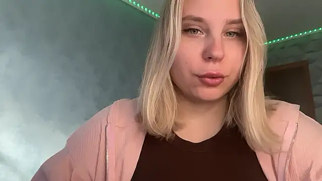 Snapshot of Thalia__Star chatting on 15, 10, 2025 Thalia  Star online show from 15, 10, 2025