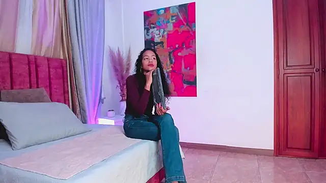Snapshot of AntonellaHall_ chatting on 7, 12, 2024 AntonellaHall online show from 7, 12, 2024
