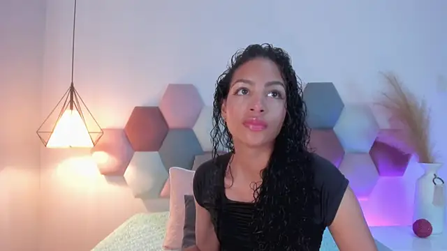 Snapshot of AntonellaHall_ chatting on 17, 2, 2025 AntonellaHall online show from 17, 2, 2025