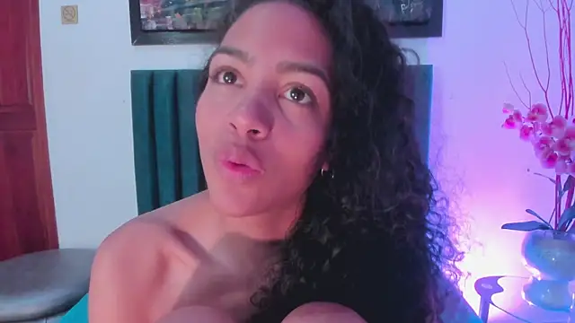 Snapshot of AntonellaHall_ chatting on 27, 2, 2025 AntonellaHall online show from 27, 2, 2025