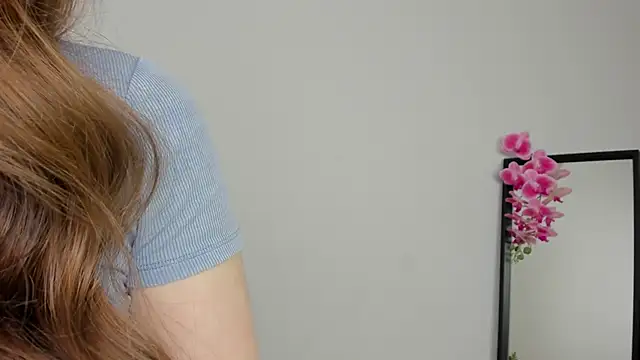 Lilly Colins online show from 16, 12, 2024