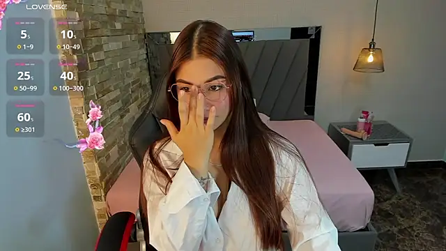 LIANEUMANN online show from 7, 12, 2024