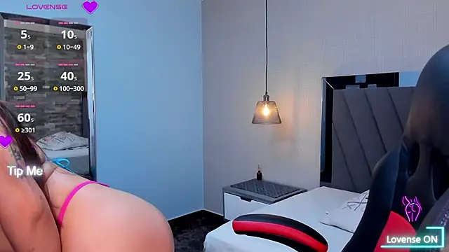 LIANEUMANN online show from 1, 3, 2025
