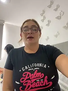 AntonellaAlondra4 online show from 1, 1, 2025