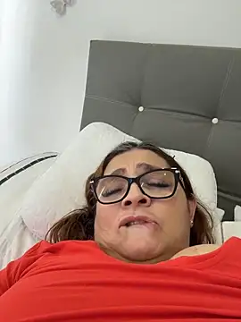 AntonellaAlondra4 online show from 13, 5, 2026