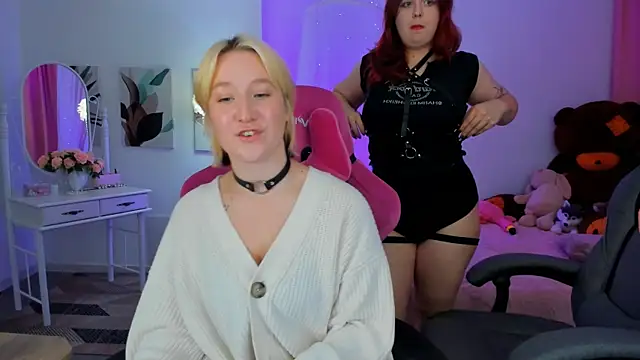 Snapshot of NielletaBlossom chatting on 12, 10, 2025 NielletaBlossom online show from 12, 10, 2025