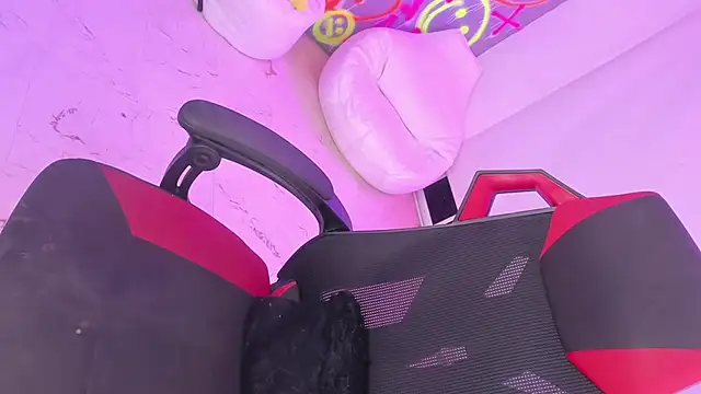 Snapshot of GEANNAROSE chatting on 21, 12, 2024 GEANNAROSE online show from 21, 12, 2024