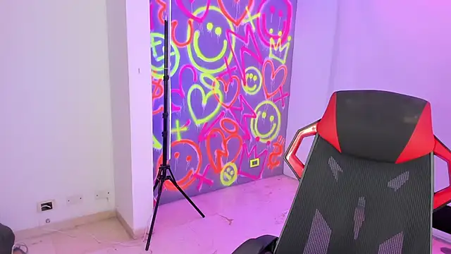 Snapshot of GEANNAROSE chatting on 4, 1, 2025 GEANNAROSE online show from 4, 1, 2025