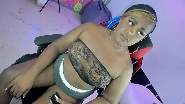 Snapshot of GEANNAROSE chatting on 12, 3, 2025 GEANNAROSE online show from 12, 3, 2025