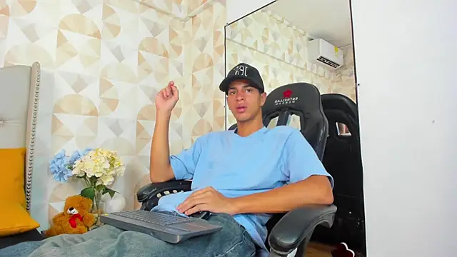 Tyler Rodriguez online show from 3, 3, 2025