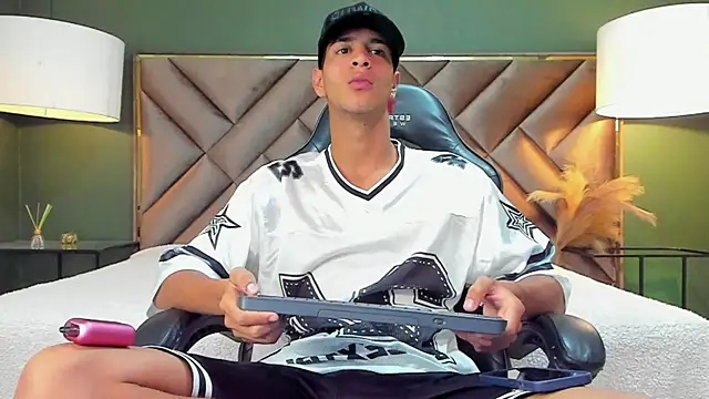 Tyler Rodriguez online show from 8, 10, 2025