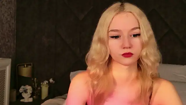 Snapshot of NaomiLoys chatting on 2, 12, 2025 NaomiLoys online show from 2, 12, 2025