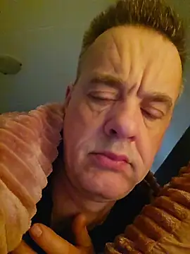 Snapshot of Hectorthyssen1 chatting on 6, 4, 2026 Hectorthyssen1 online show from 6, 4, 2026