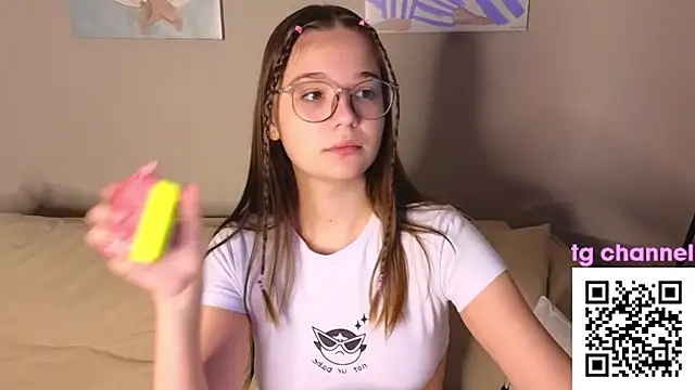 Snapshot of Leela_sun chatting on 23, 11, 2025 Leela sun online show from 23, 11, 2025